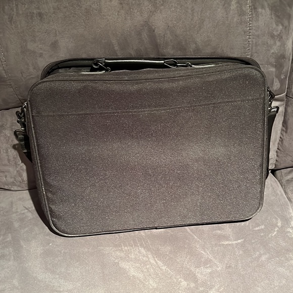 Targus Laptop Bag Classic Slim Briefcase Messenger Bag,Foam Padded Laptop Case - Picture 4 of 15
